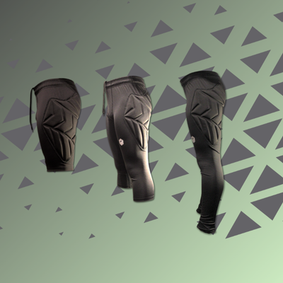 Equipamento desportivo preto com acolchoamento geométrico sobre fundo verde com triângulos cinzentos