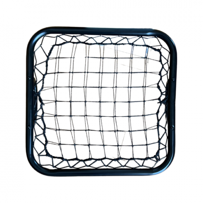 rede desportiva quadrada com estrutura preta e rede de cordas pretas