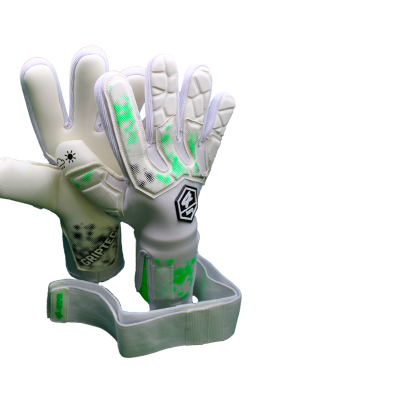 Luvas desportivas brancas com detalhes em verde e preto sobre fundo branco