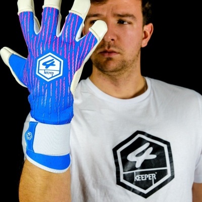 Luvas de goleiro azuis com detalhes em rosa e branco e logotipo KEEPER