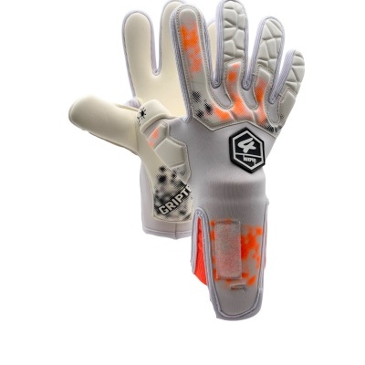 luvas desportivas brancas com detalhes laranja e preto