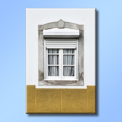Tela decorativa com imagem de janela branca com moldura de pedra e parede branca e amarela