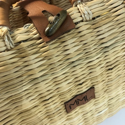 mala de verga com alças em couro castanho e etiqueta MML