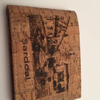 Carteira de cortiça com imagem impressa e texto Sardogal