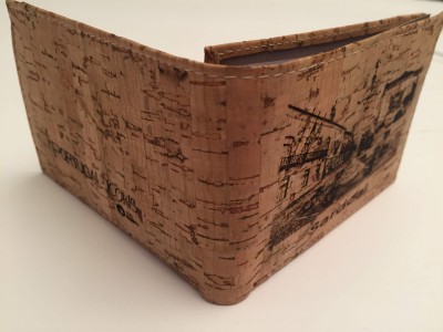 Carteira de cortiça estampada com desenho de barco e texto PRINCE LIONS 05