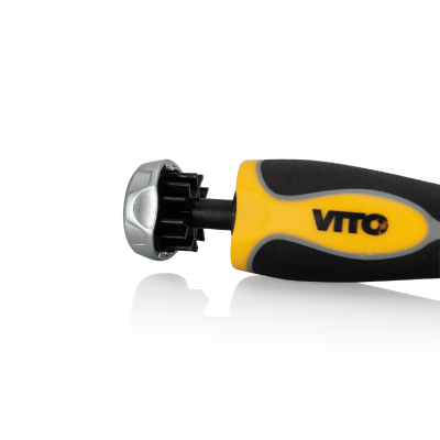Ferramenta manual com cabo amarelo e preto com a marca VITO.