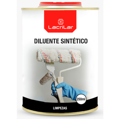 Lata de diluente sintético Lacrilar com capacidade 250ml e mão com luva azul segurando rolos de pintura