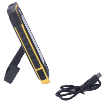 Dispositivo eletrônico com base dobrável e cabo USB preto