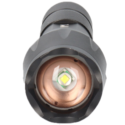 lanterna preta de metal com lente circular e LED amarelo