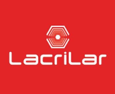 Logótipo Lacrilar em fundo vermelho com forma hexagonal branca