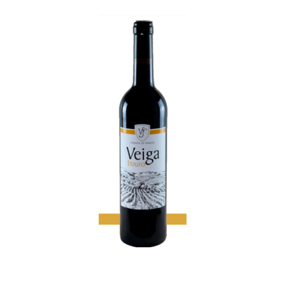 Garrafa de vinho tinto Veiga D'louro com rótulo branco e amarelo