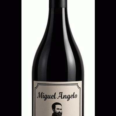 Garrafa de vinho escura com rótulo branco e texto Miguel Angelo