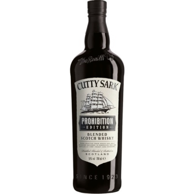 Garrafa preta de whisky Cutty Sark Prohibition Edition com rótulo branco e desenho de navio.