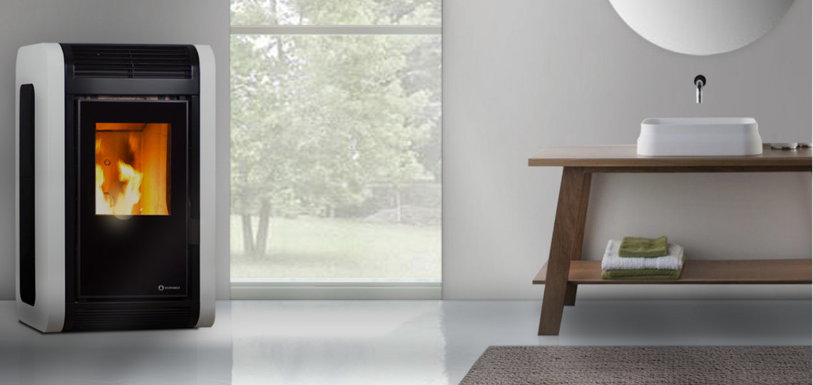 KIEV lareira moderna preta e branca com fogo, bancada de madeira clara e lavatório branco em ambiente luminoso