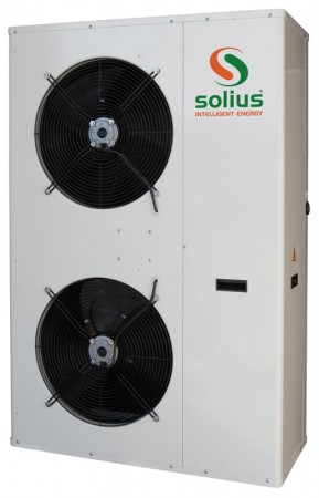 Unidade exterior branca com duas ventoinhas pretas e marca Solius