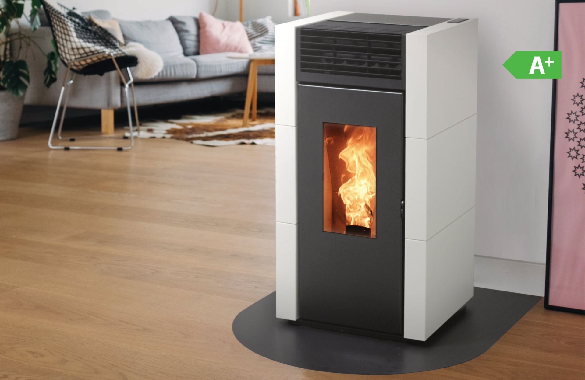 LINEA Estufa de pellets branca com porta preta e chama visível
