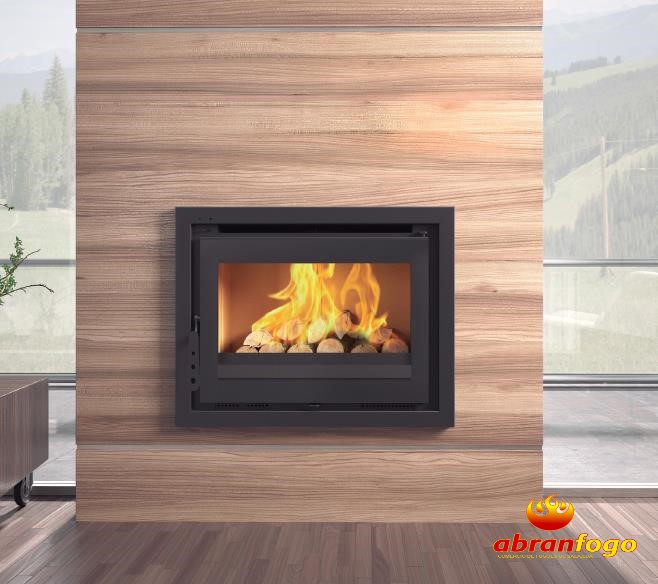 ABF IT-180 K Lareira embutida em parede de madeira com fogo