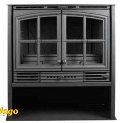 Recipiente metálico preto com portas de vidro para fogão ou lareira e logótipo abranfogo