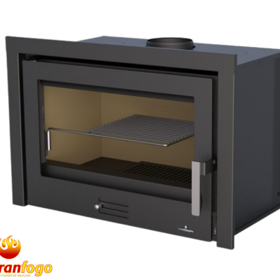 Lareira a lenha embutida em metal preto com vidro frontal