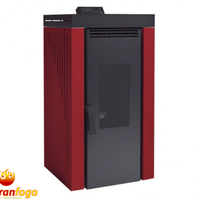 Caldeira ou salamandra vermelha com porta de vidro e painel digital preto