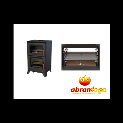 Forno a lenha preto com duas portas e interior com grelhas, logótipo abranfogo abaixo