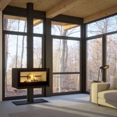 Lareira moderna em sala com grandes janelas e sofá bege