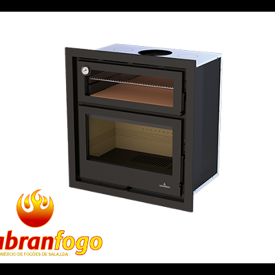 Fogão ou forno embutido preto com porta de vidro dupla e termómetro