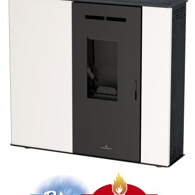 Estufa a pellets de parede com painel frontal preto e laterais brancas.