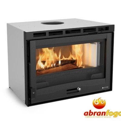 Recinto para fogão a lenha embutido com fogo e logótipo abran fogo.