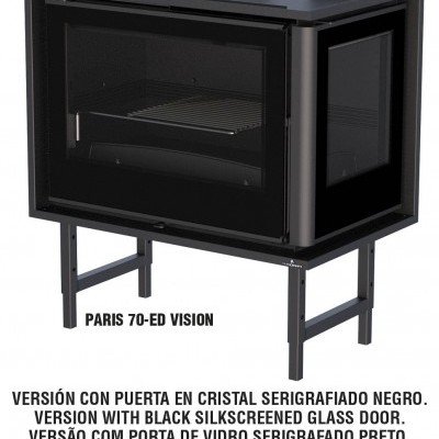 Lareira metálica preta com porta de vidro serigrafado e estrutura elevada