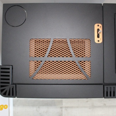 Equipamento de aquecimento com grelha metálica cobre e mostrador digital