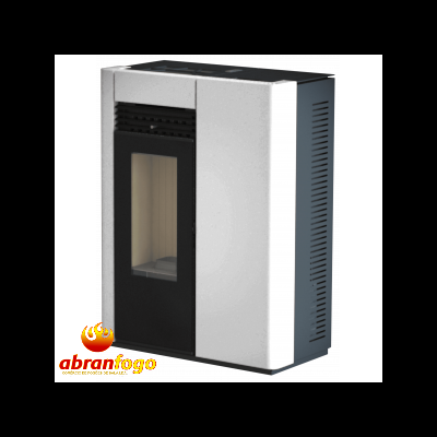 Estufa de pellet metálica cinzenta com painel preto e porta de vidro