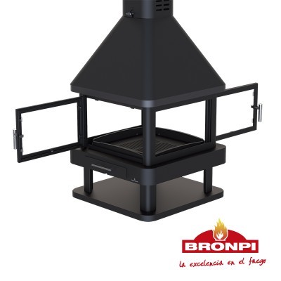 Lareira metálica preta com portas de vidro abertas e logótipo BRONPI