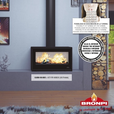 Lareira embutida BRONPI CAIRO-90-BOX com vidro e lenha ao lado