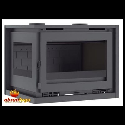 Lareira em chapa de aço preta com porta de vidro e detalhe de tijolos no interior