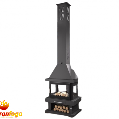 Lareira exterior metálica preta com base para lenha e chaminé alta