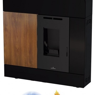 Estufa de pellets preta com painel em madeira e porta de vidro