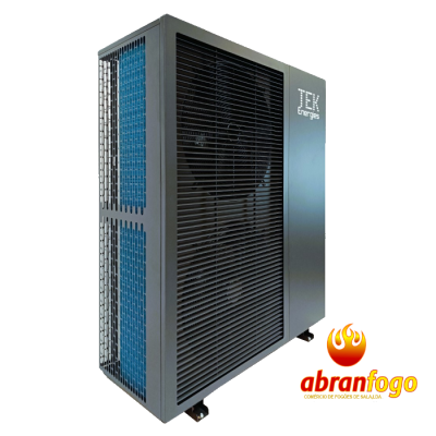 Unidade de ar condicionado ou bomba de calor exterior cinza com filtros azuis e texto TEK energia