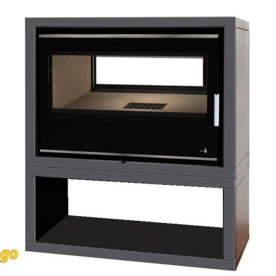 Lareira metálica preta com vidro frontal e lateral, base aberta e grelha superior