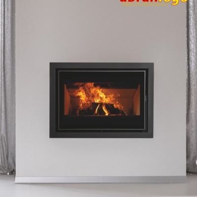 Lareira moderna embutida com fogo e logo ABRANFOGO