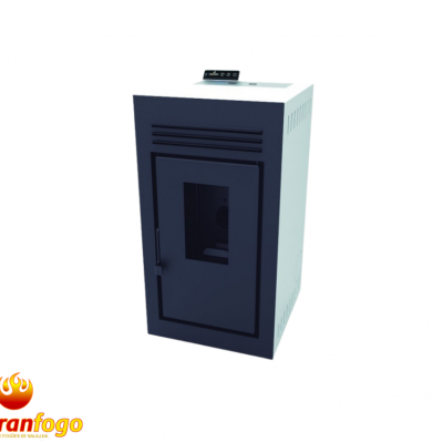 Estufa de pellets com porta preta e corpo branco, painel digital e logótipo abranfogo