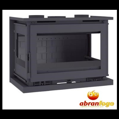 Lareira a lenha metálica preta com vidro frontal e interior em padrão de tijolos