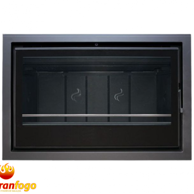 Lareira fechada metálica preta com vidro transparente e símbolos de chamas