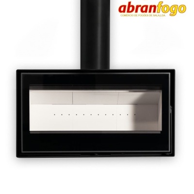 Lareira suspensa preta com interior branco e tubo de fumo, logótipo abranfogo visível