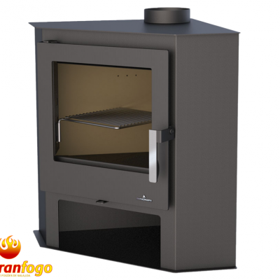 Lareira a lenha de canto cinza com porta de vidro e puxador metálico