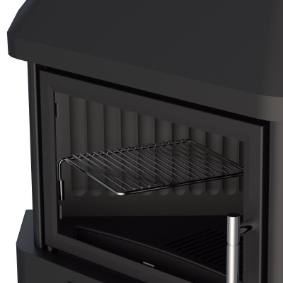 Lareira metálica preta com porta de vidro e grelha interna