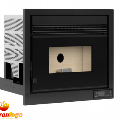 Inserto para lareira pelet metálico preto com painel de controlo digital e logótipo abranfogo