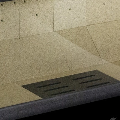 Bancada cinzenta com ralo preto embutido no centro