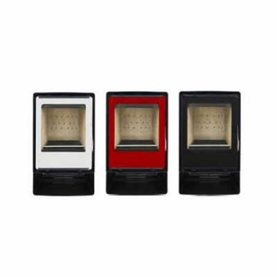 Três dispositivos tipo aquecedor ou caixa isolada em preto com painéis frontais branco, vermelho e preto