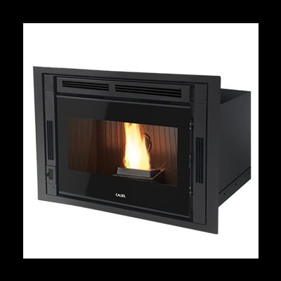 Lareira embutida preta com vidro frontal e chama acesa